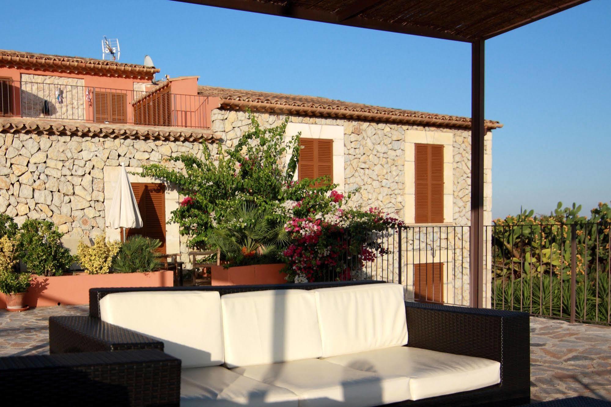 Riera Hotel
